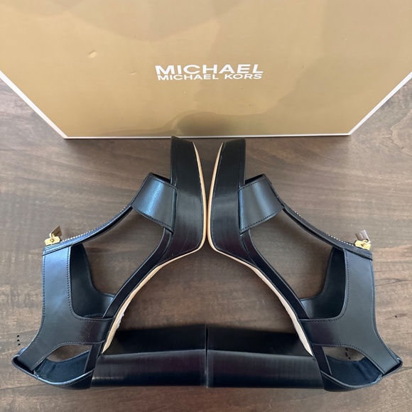 Michael Kors Berkley Mid Sandal Black Leather Platform Gold Zipper Women's 6.5 - Picture 7 of 9